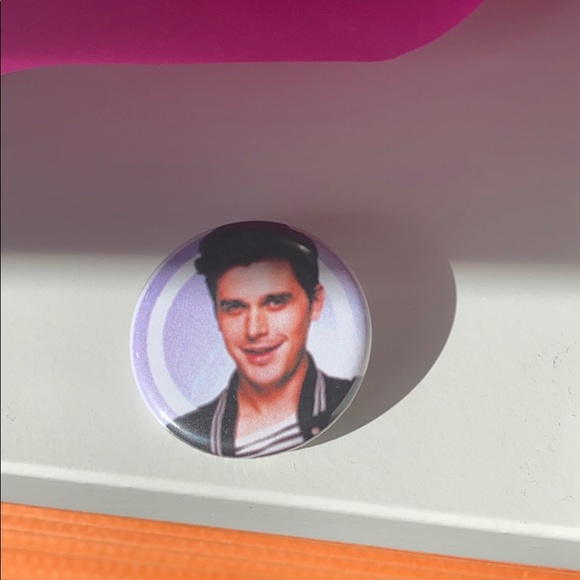 Pins - Picture 4 of 5